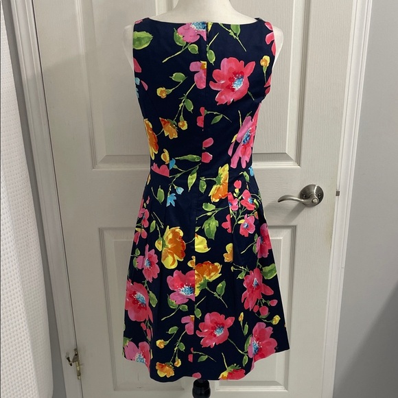 Floral Sleeveless Dress Box Pleats Princess Seams Crew Neckline Size 4 - Picture 2 of 10